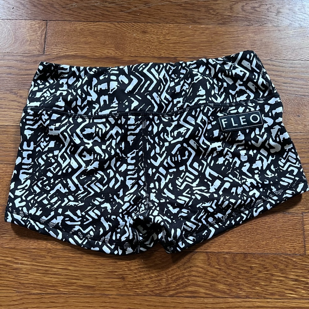 Fleo original double lined shorts size small